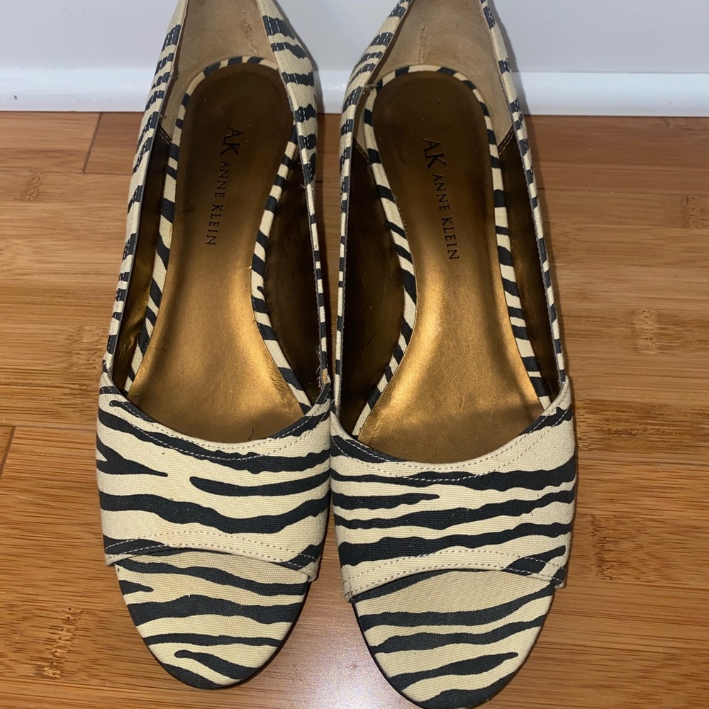 Anne Klein wedge flats - Tiger print - size 6.5